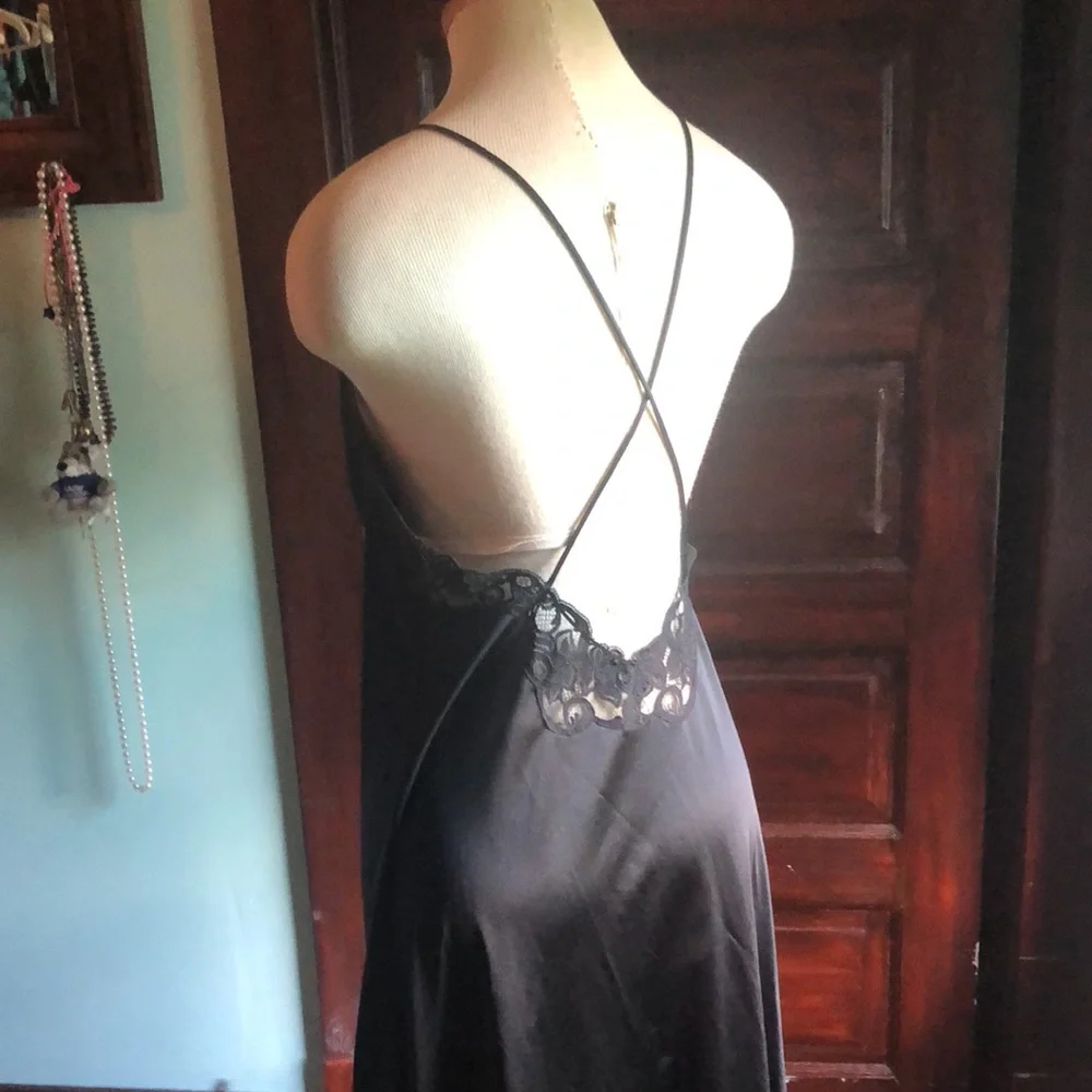 Vintage Vanity Fair black negligee/crisscross spaghetti straps/sz 36/anklelength - Picture 14 of 14